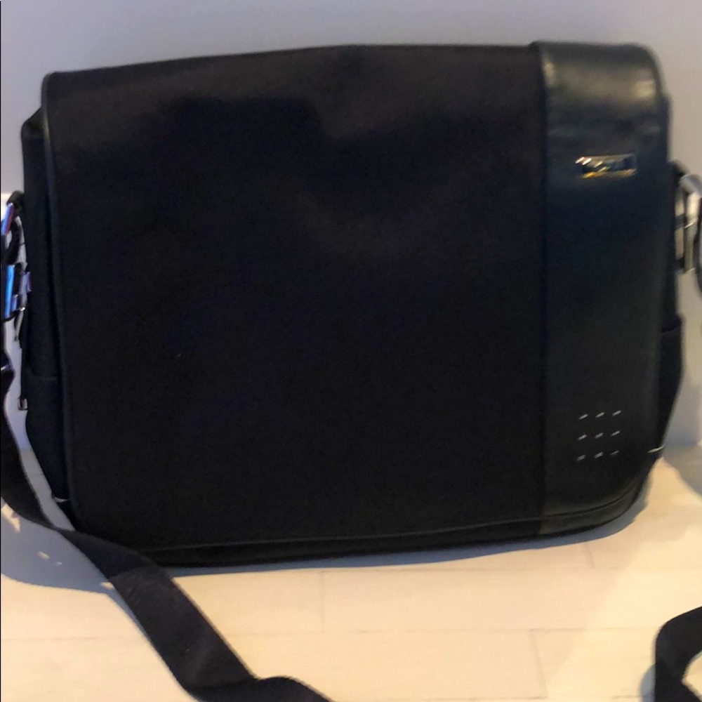 NWOTs tumi LXT Imagination messenger bag